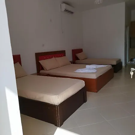 Leonora's Appartement Qeparo