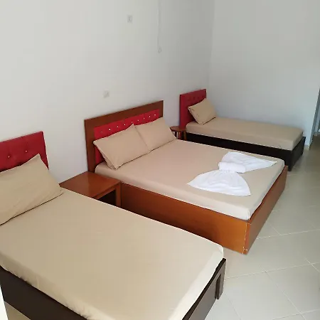 Leonora's Appartement Qeparo