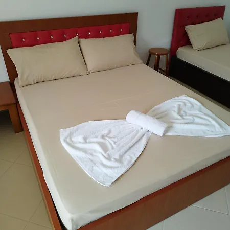 Leonora's Appartement Qeparo