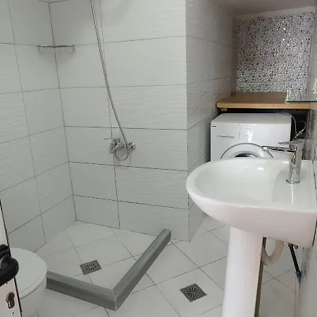 Appartement Leonora's Qeparo