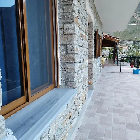 Leonora's Appartement Qeparo