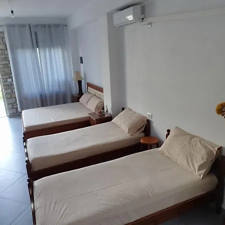 Leonora's Appartement Qeparo