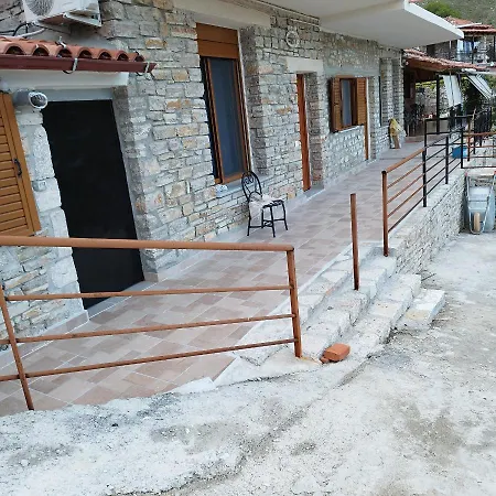 Leonora's * Qeparo